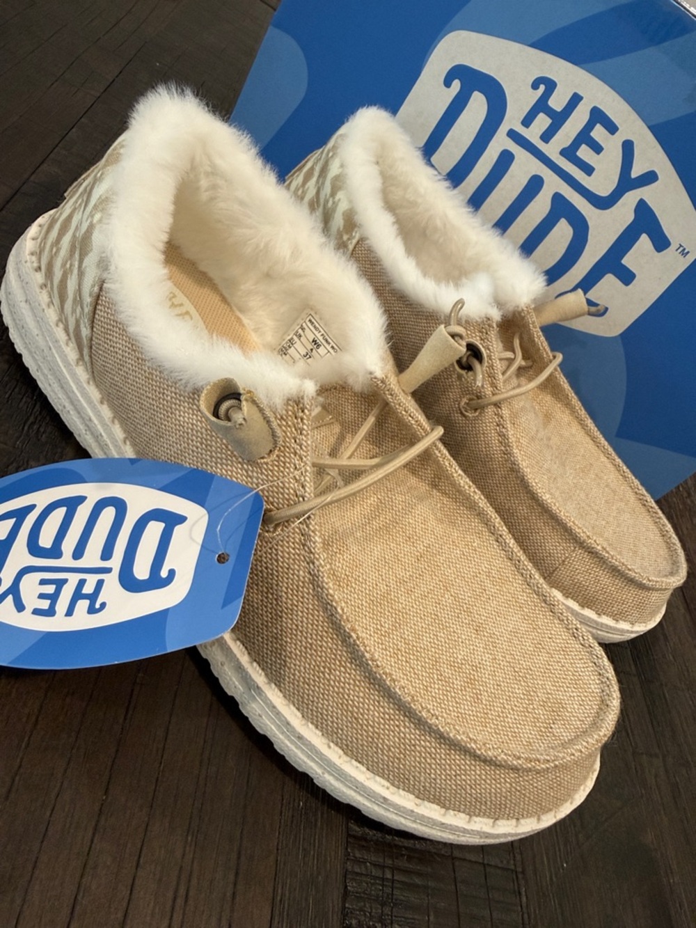 Women’s Hey Dude “Wendy” Funk Wool Beige and White Faux Fur Lining New in Box